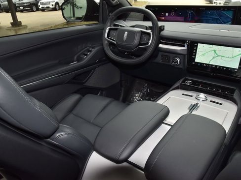 New 2026 Lincoln Navigator Reserve w/ Jet Appearance Package image 23