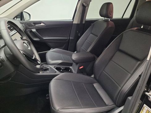 Used 2021 Volkswagen Tiguan SE FWD image 17