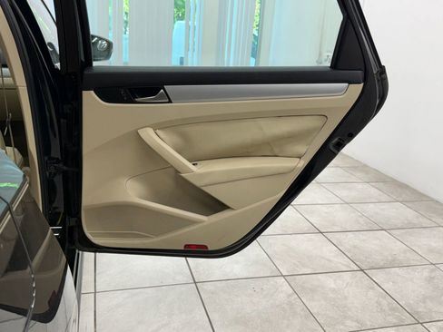Used 2013 Volkswagen Passat TDI SE FWD image 21