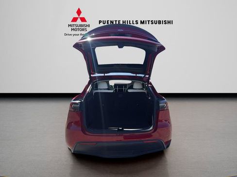 Used 2023 Tesla Model Y Performance AWD/4WD image 9