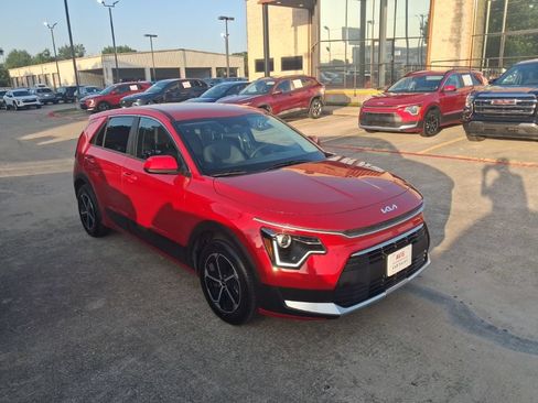 Used 2025 Kia Niro LX FWD image 6