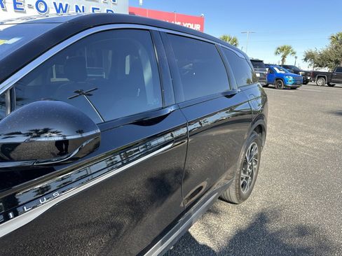 Used 2024 Lincoln Nautilus Premier image 12