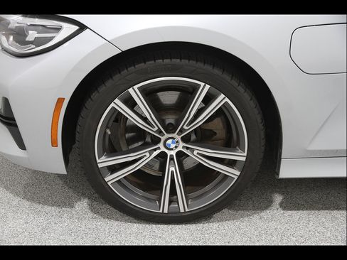 Used 2021 BMW 330e xDrive w/ Premium Package AWD/4WD image 25