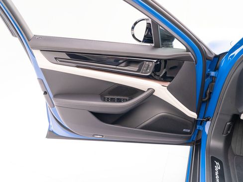 Used 2025 Porsche Panamera 4S image 22