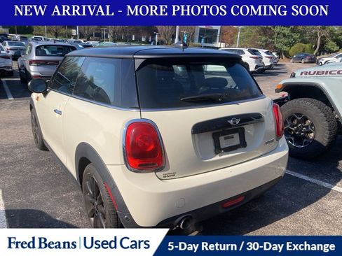 Used 2018 MINI Cooper 2-Door Hardtop image 4