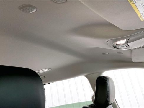 Used 2024 Chrysler Pacifica Touring-L FWD image 22