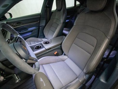 Used 2024 Porsche Taycan Turbo image 19