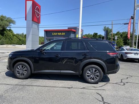 Used 2024 Nissan Pathfinder SV AWD/4WD image 2