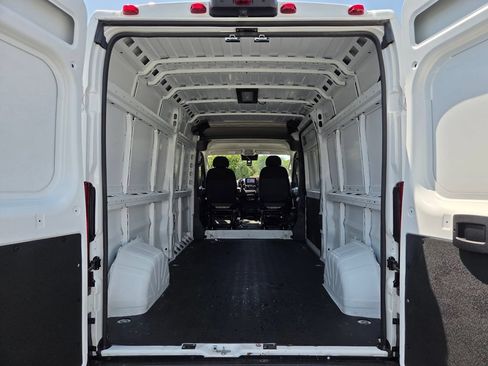 Used 2025 RAM ProMaster 2500 w/ Convenience Group FWD image 11
