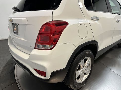 Used 2019 Chevrolet Trax LT w/ LT Convenience Package image 14