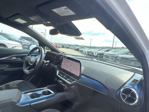 Used 2025 Chevrolet Equinox EV LT w/ Convenience Package image 27