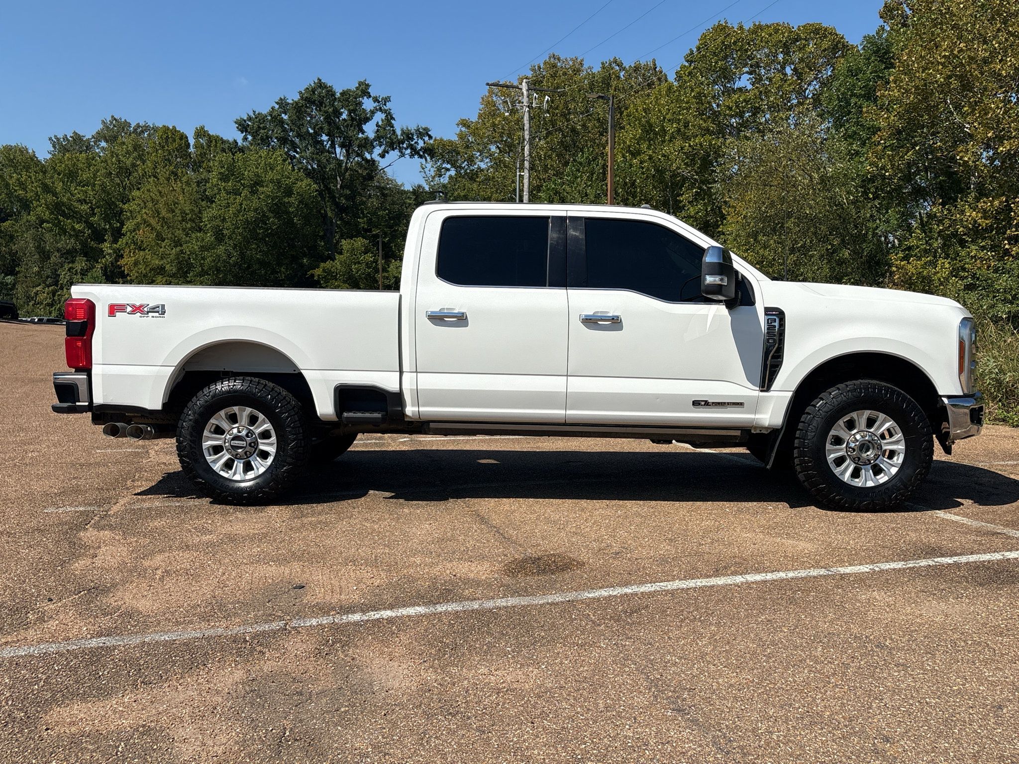 Used 2023 Ford F250 Lariat w/ Lariat Ultimate Package AWD/4WD image 3