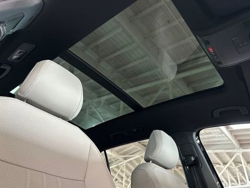 Certified 2023 Volkswagen Tiguan SE R-Line image 21