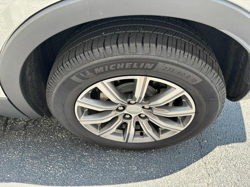 Used 2020 Cadillac XT4 Sport w/ Driver Awareness Package FWD image 9