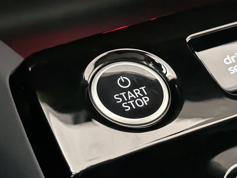 Certified 2025 Audi A6 e-tron Premium Plus w/ Premium Plus image 21