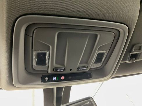 Used 2022 Chevrolet Silverado 2500 Custom w/ Custom Value Package image 15