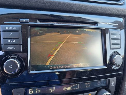 Used 2018 Nissan Rogue SV image 18