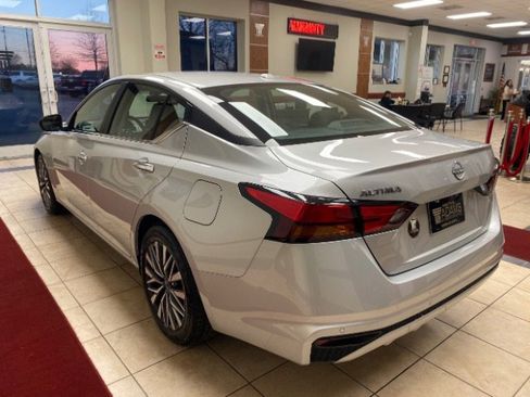 Used 2025 Nissan Altima 2.5 SV image 3