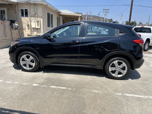 Used 2020 Honda HR-V LX image 3