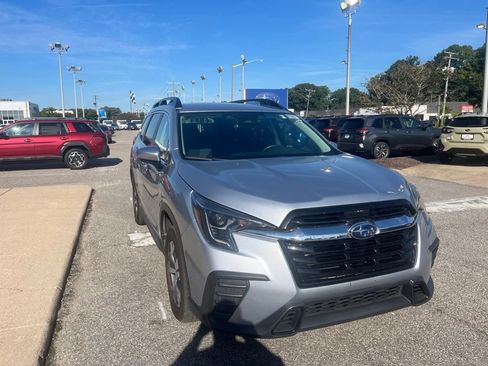 Used 2025 Subaru Ascent Premium AWD/4WD image 2