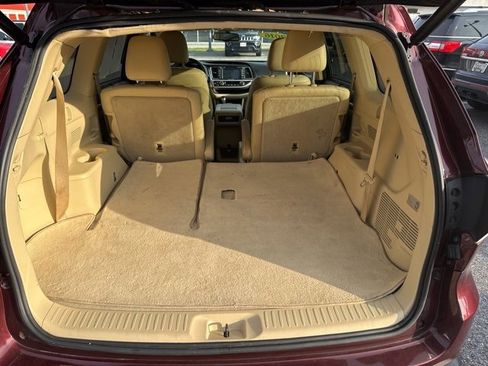 Used 2016 Toyota Highlander Limited image 19