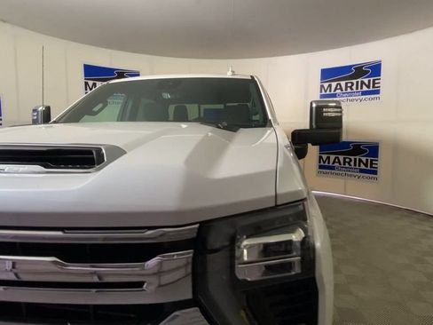 Used 2024 Chevrolet Silverado 2500 High Country w/ High Country Premium Package AWD/4WD image 5