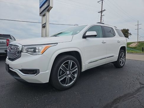 Used 2019 GMC Acadia Denali w/ Technology Package AWD/4WD image 2