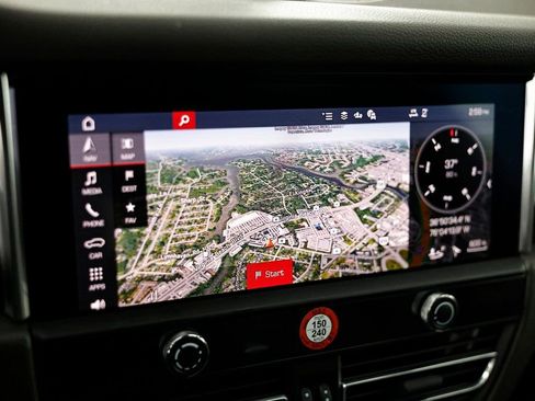 Certified 2025 Porsche Macan AWD/4WD image 40