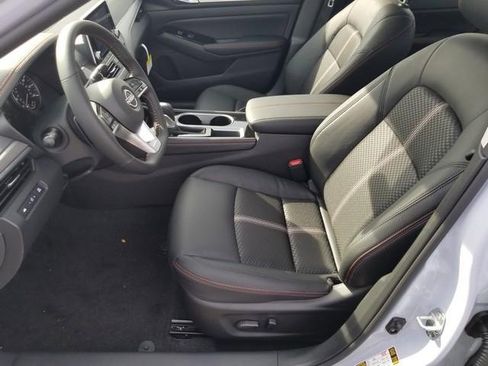 New 2025 Nissan Altima 2.5 SR image 9