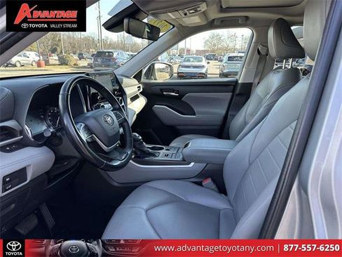 Certified 2022 Toyota Highlander XLE image 17