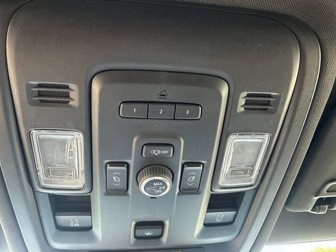 Used 2023 GMC Yukon SLT w/ SLT Premium Package AWD/4WD image 42