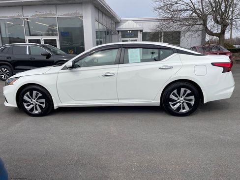 Used 2022 Nissan Altima 2.5 S FWD image 2