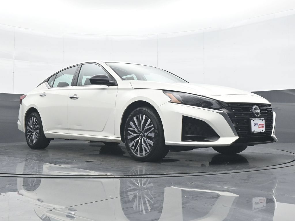 Used 2025 Nissan Altima 2.5 SV AWD/4WD image 33