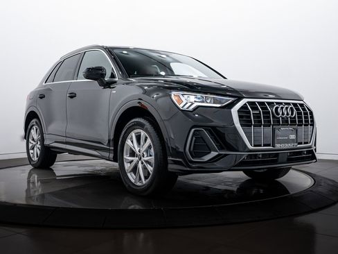 Certified 2025 Audi Q3 2.0T Premium Plus w/ Premium Plus Package image 1