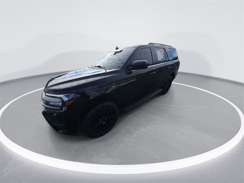 Used 2024 Ford Expedition XLT image 4