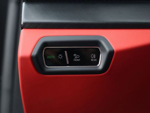 Used 2022 Lamborghini Urus image 25