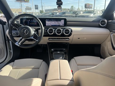 Used 2025 Mercedes-Benz CLA 250 image 30
