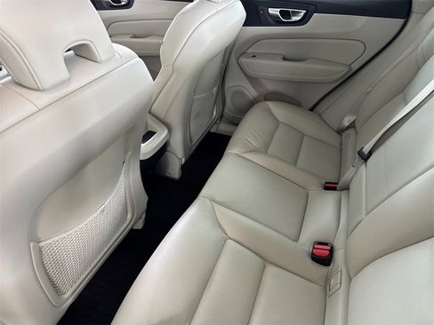 Certified 2023 Volvo XC60 B5 Plus w/ Climate Package image 11