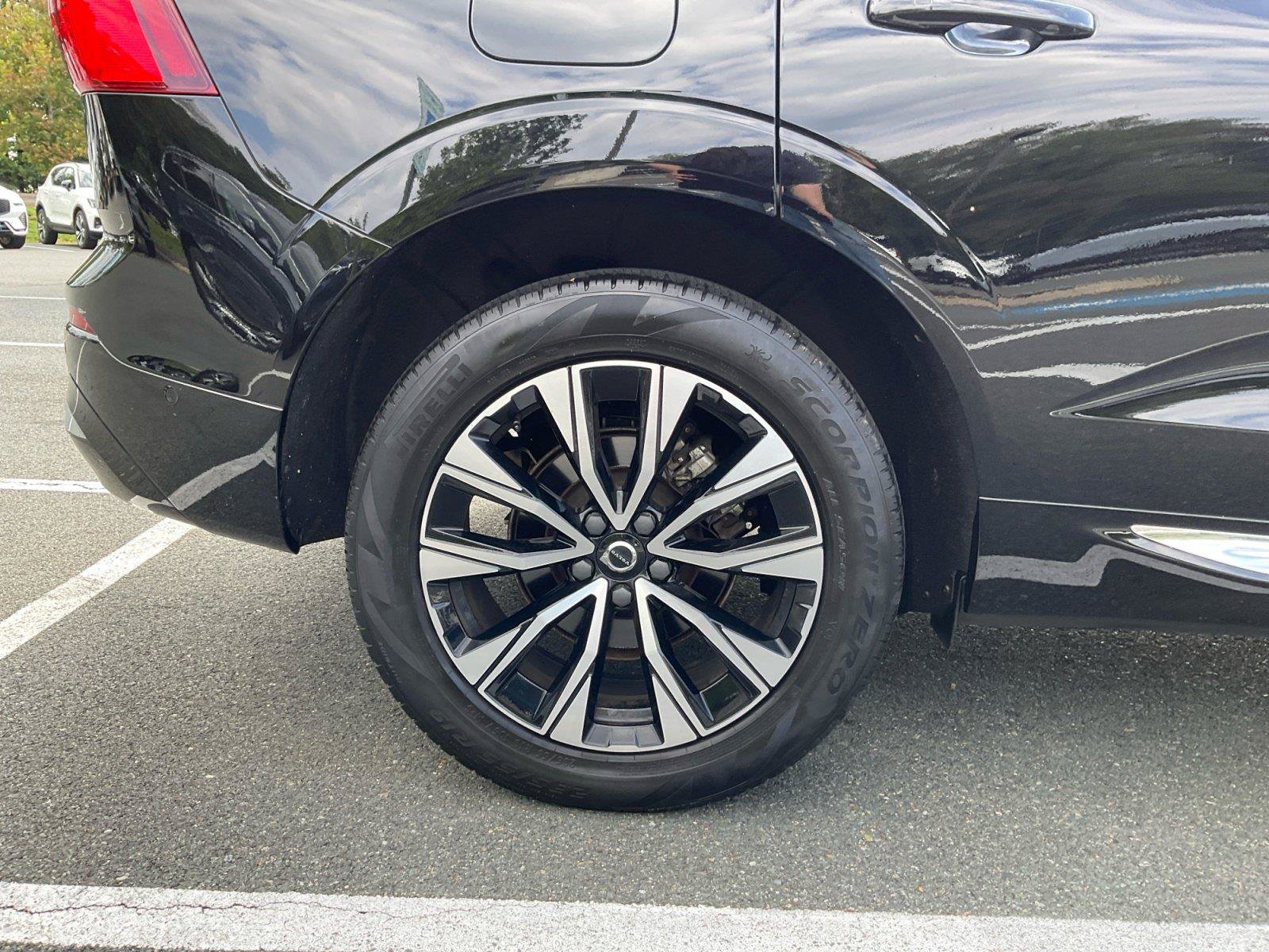 Certified 2023 Volvo XC60 B5 Plus AWD/4WD image 16