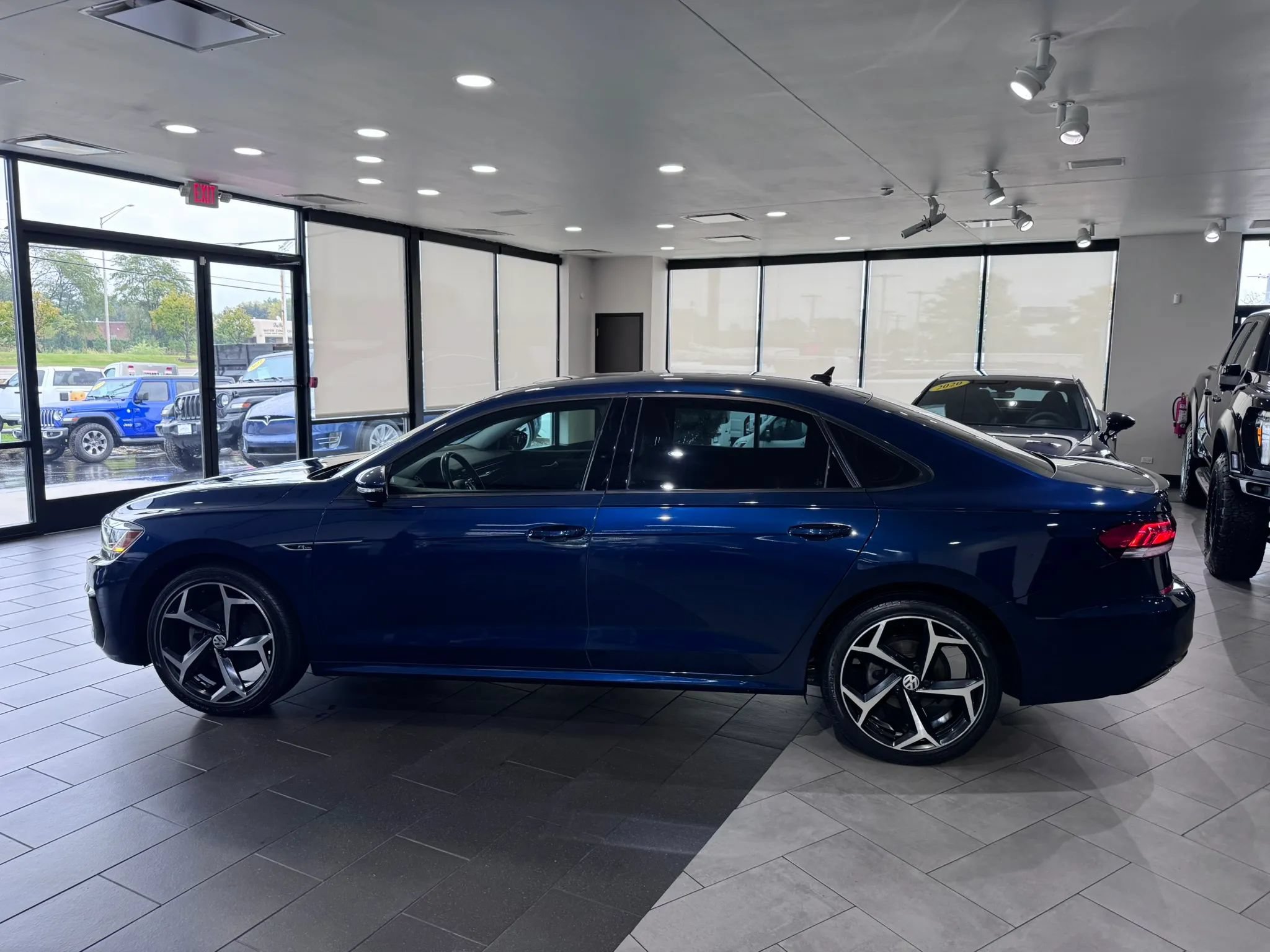 Used 2020 Volkswagen Passat 2.0T R-Line FWD image 3