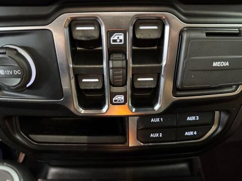 Used 2021 Jeep Wrangler Unlimited Sahara w/ Uconnect 4C Nav & Sound Group AWD/4WD image 16