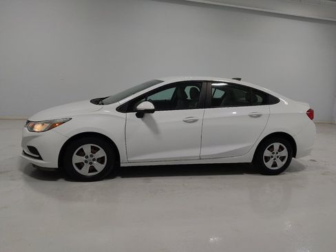 Used 2018 Chevrolet Cruze LS FWD image 2