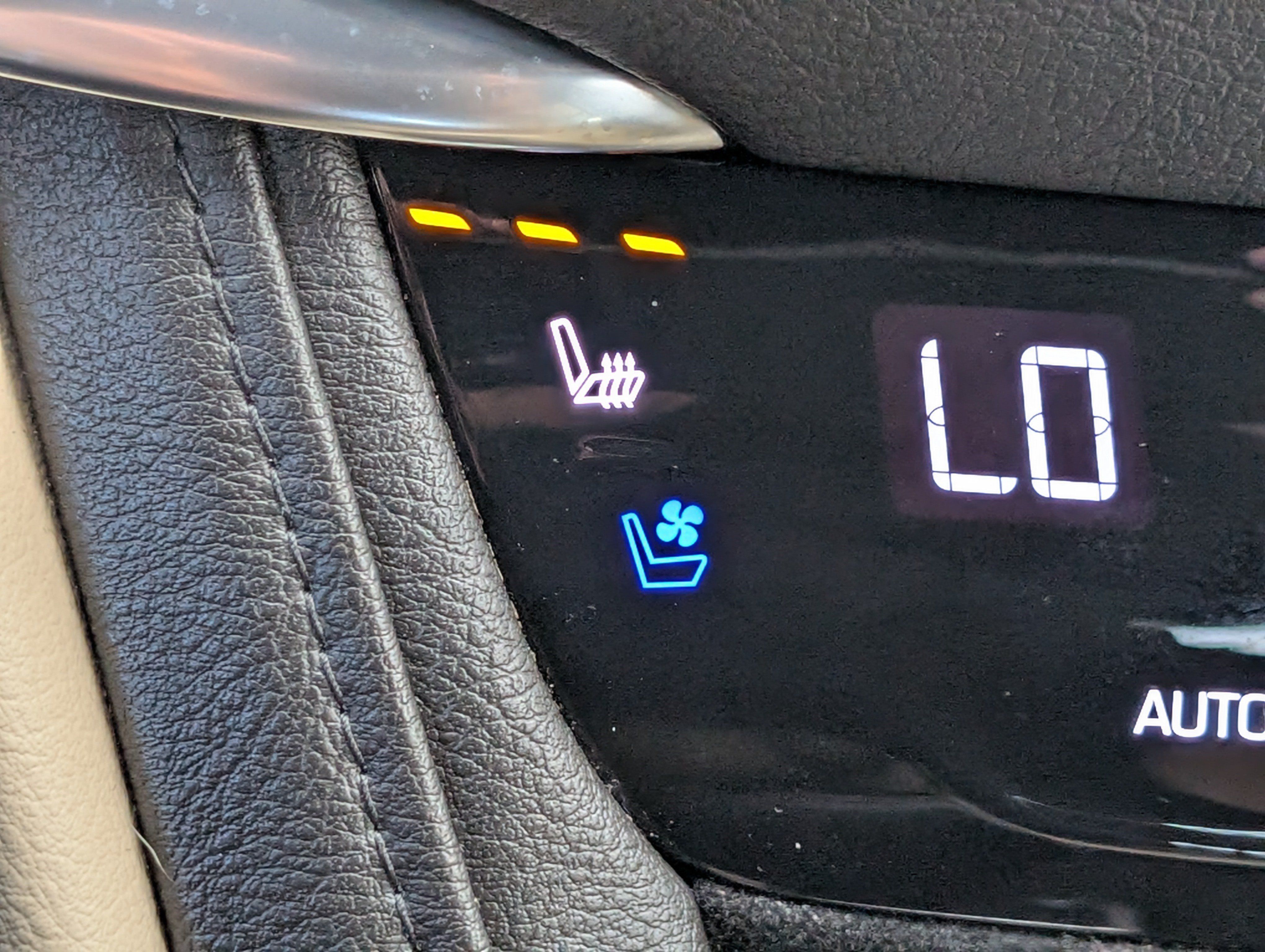 Used 2018 Cadillac XT5 Premium Luxury w/ LPO, Wheel Lock Package FWD image 33