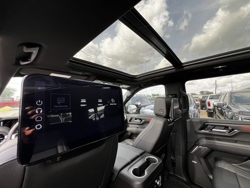 New 2026 GMC Yukon XL Denali w/ Denali Reserve Package image 26