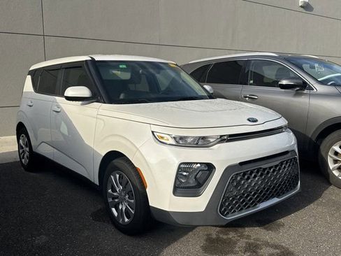 Used 2020 Kia Soul LX FWD image 1