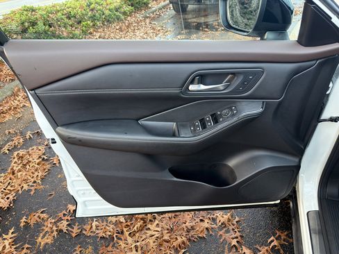 Certified 2023 Nissan Rogue SL w/ SL Premium Package image 16