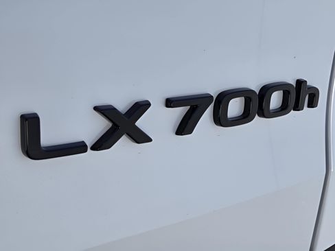 New 2026 Lexus LX 700h Luxury image 6