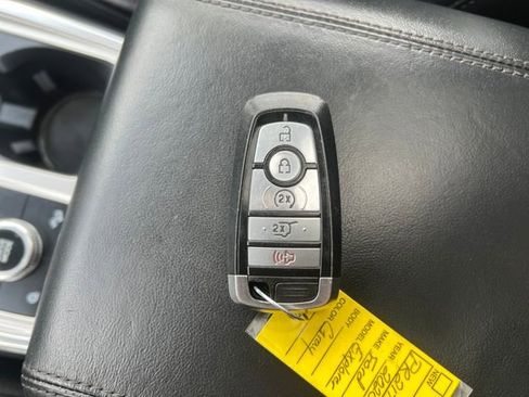 Used 2020 Ford Explorer Platinum w/ Premium Technology Package image 37