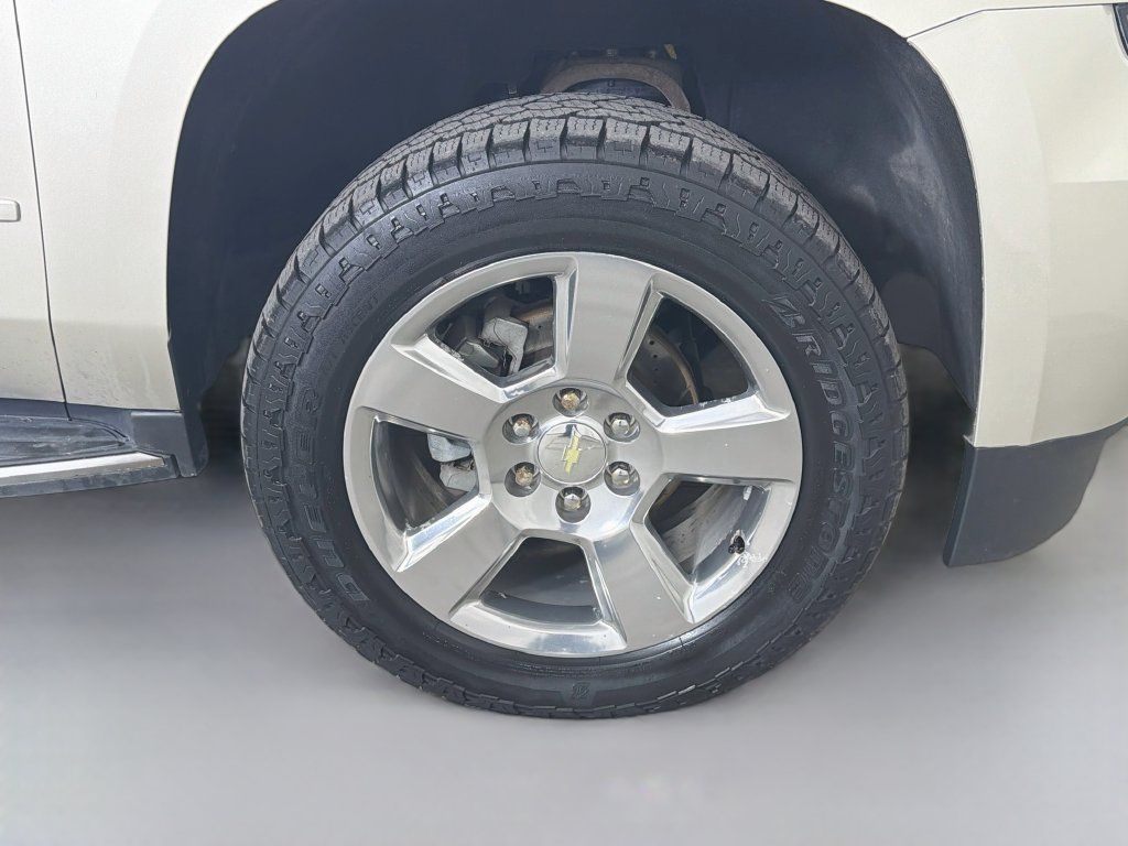 Used 2017 Chevrolet Suburban Premier AWD/4WD image 31
