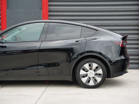 Used 2023 Tesla Model Y AWD image 7